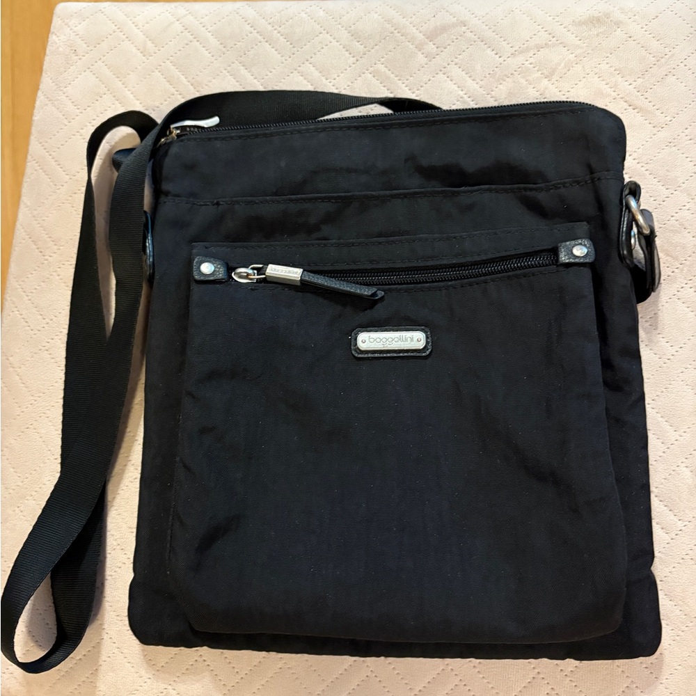 Baggallini Black unisex Crossbody Bag
